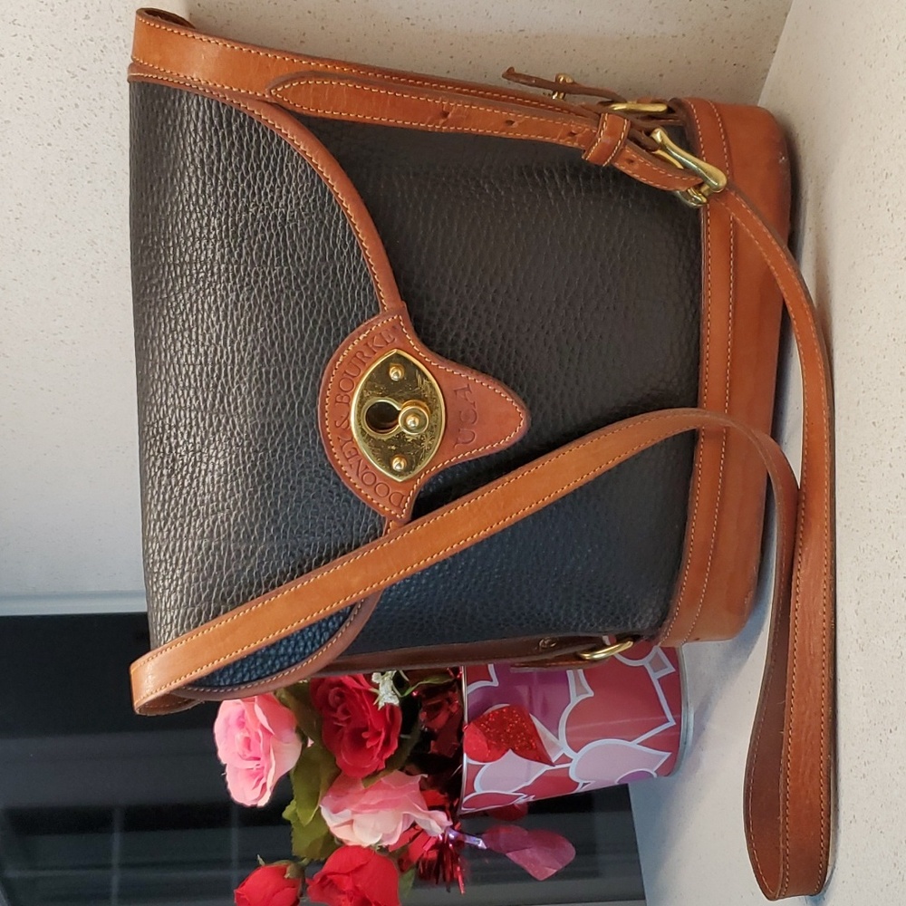 USA 🇺🇸 Vintage DOONEY & BOURKE pebbled leather crossbody bag